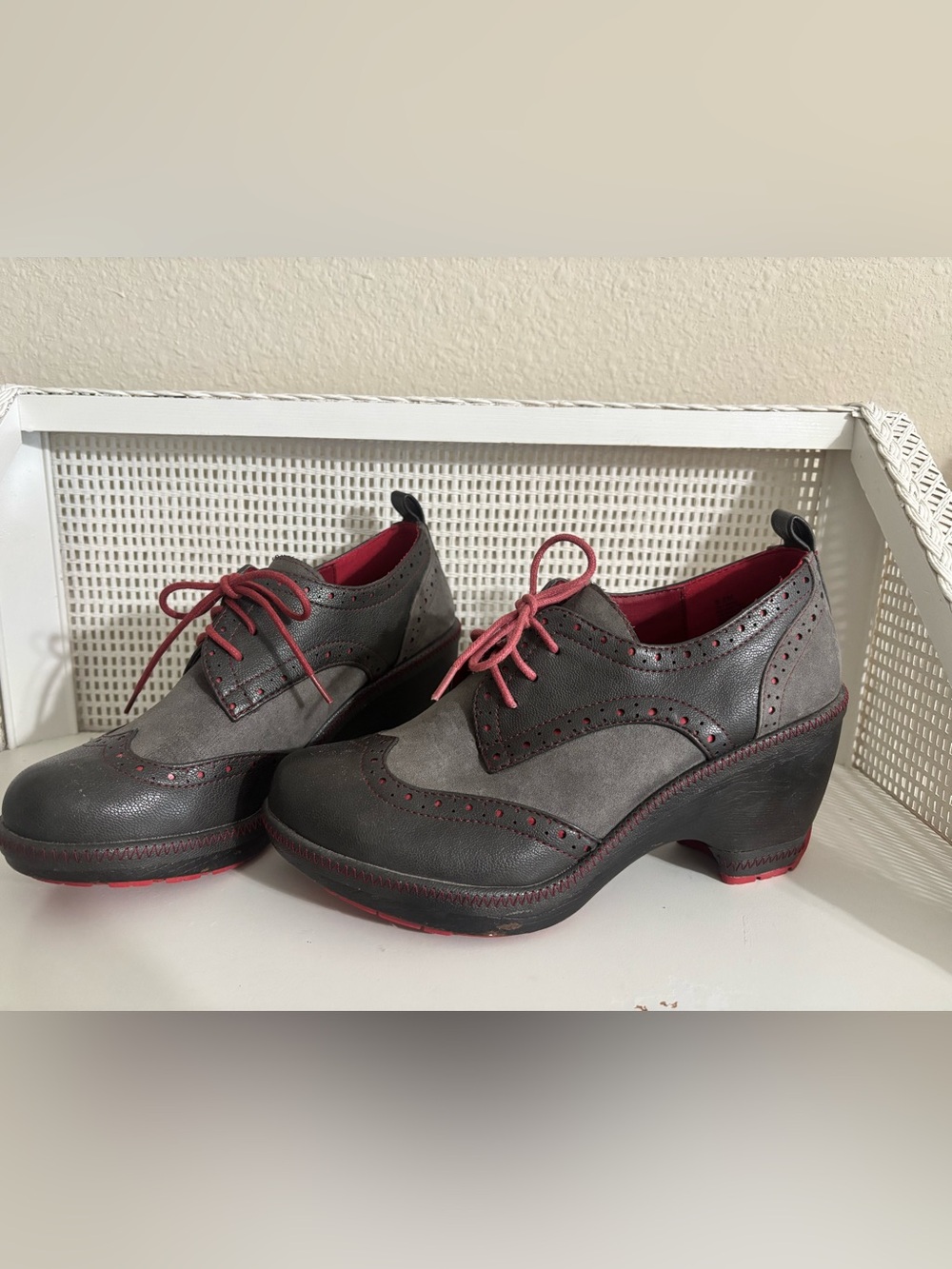 J-41 Adventure On Wingtip Lace-Up Wedge Heel 2-Tone Gray Oxfords - 8.5M - NWOT